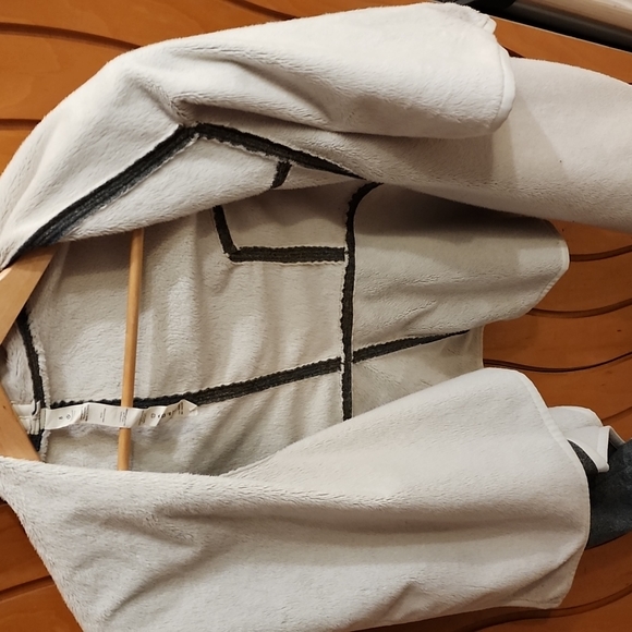 Lululemon wrap jacket - Picture 5 of 7